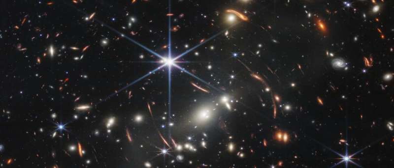 Das James-Webb-Teleskop liefert einen unvergleichlichen Blick auf das gespenstische Licht in Galaxienhaufen