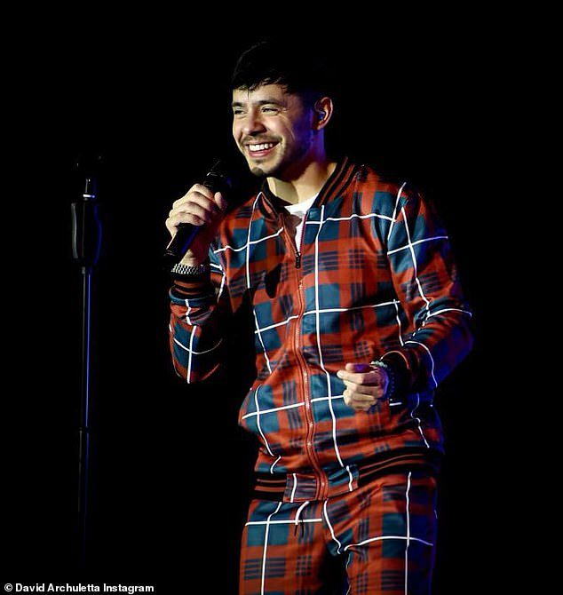 Seine Wahrheit: „Die Person, die diese Songs auf der Bühne sang, war nicht anders als die Person am Ende der Show“, schrieb Archuleta an die Fans über sein Konzert in Delta, Utah.  