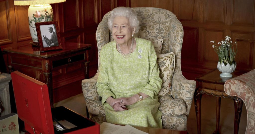 Königin Elizabeth II. wurde positiv auf COVID-19 getestet und hat leichte Symptome