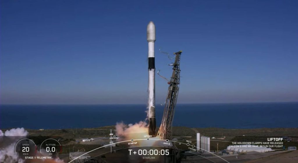 SpaceX startet 50 Starlink-Satelliten und landet ein Schiff auf einem Schiff auf See