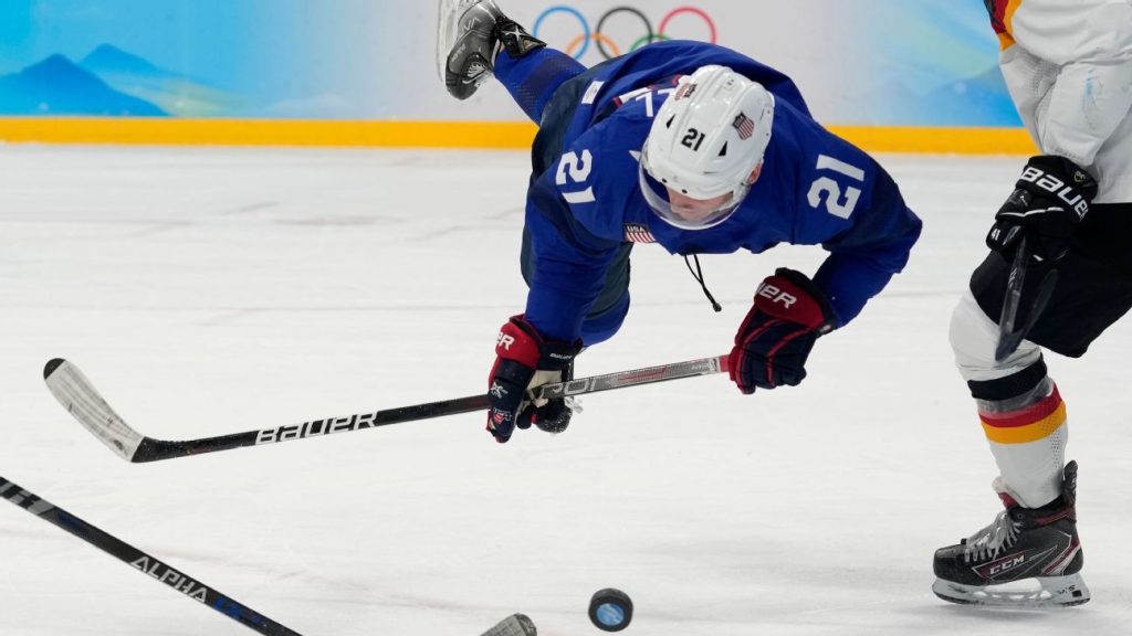 Team USA schlug Deutschland und gewann den ersten Satz im olympischen Eishockey der Männer