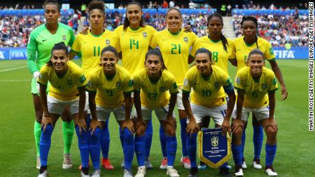 Brasilien kündigt gleiches Entgelt für Fußballnationalspieler für Männer und Frauen an 
