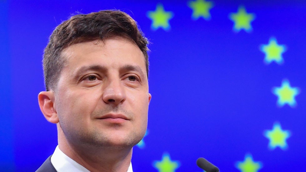 Zelensky unterzeichnet den Antrag auf Mitgliedschaft in der Europäischen Union