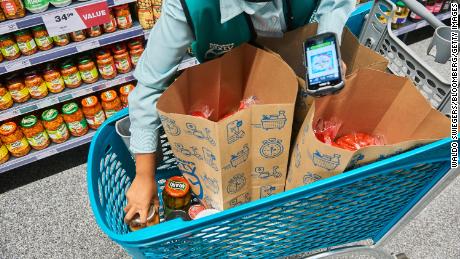 Die Lebensmittelpreise steigen und der Handel geht zurück.  Wie der Krieg in der Ukraine Afrika treffen könnte