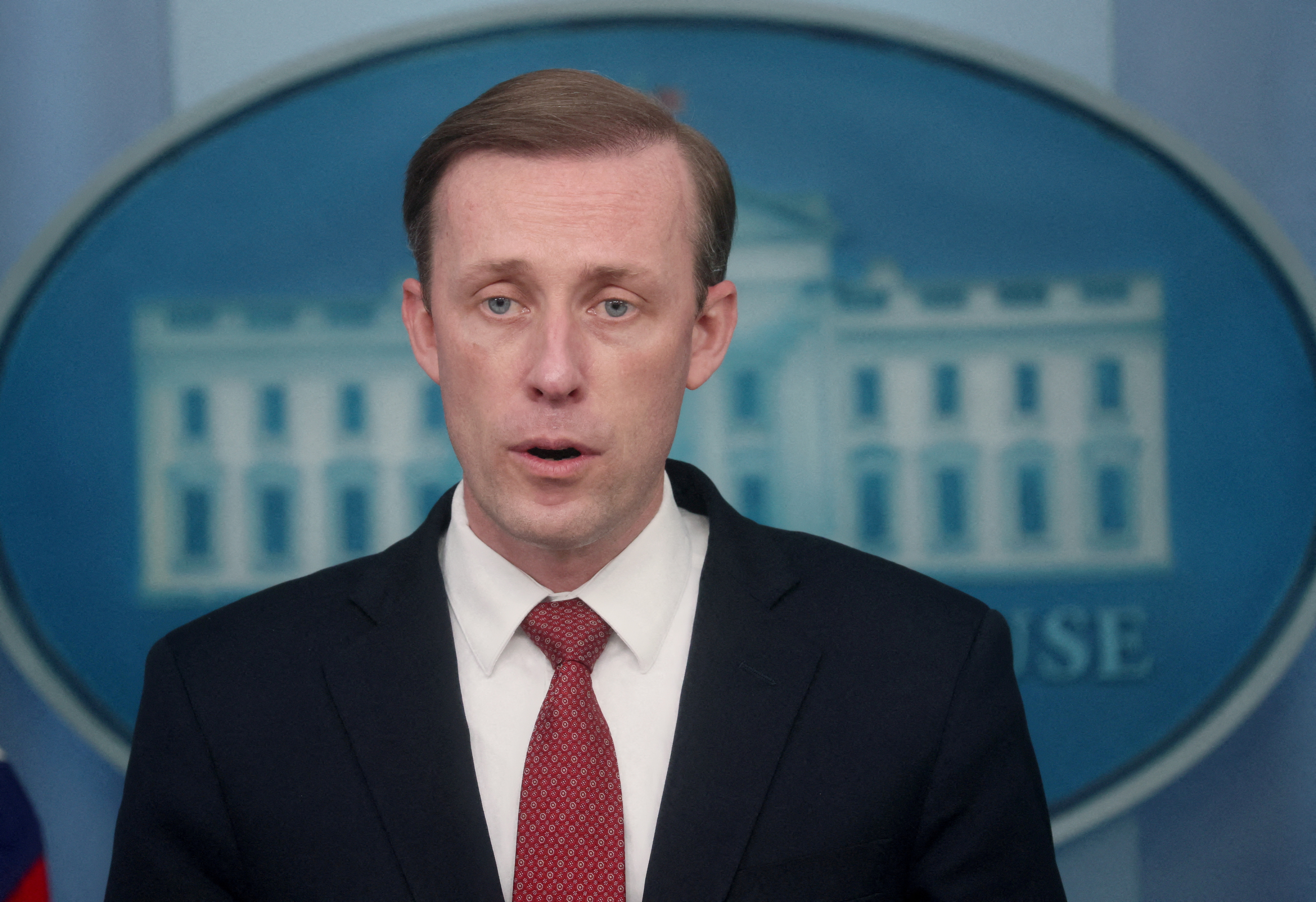 Jake Sullivan, Nationaler Sicherheitsberater des Weißen Hauses, spricht während eines täglichen Briefings im Weißen Haus in Washington mit den Medien über die Lage in der Ukraine.