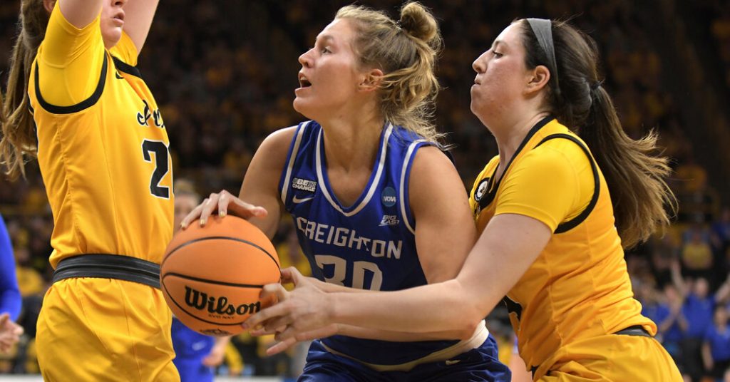 NCAA Women's Championship: Creighton schlägt Iowa State und erreicht den 16. Platz