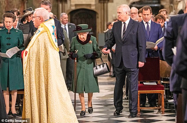 Prinz Andrew wurde von der Königin begleitet, als sie am 29. März an der Trauerfeier für den Herzog von Edinburgh teilnahm