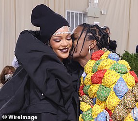 Obwohl ihre Romanze erst zwei Jahre alt ist, kennen sich Rihanna und A$AP Rocky seit einem Jahrzehnt (im Bild bei der Met Gala 2021).
