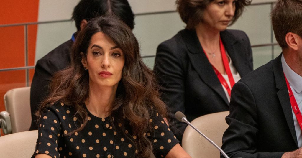 Bei den Vereinten Nationen setzt sich Amal Clooney für Gerechtigkeit für Kriegsverbrechen in der Ukraine ein