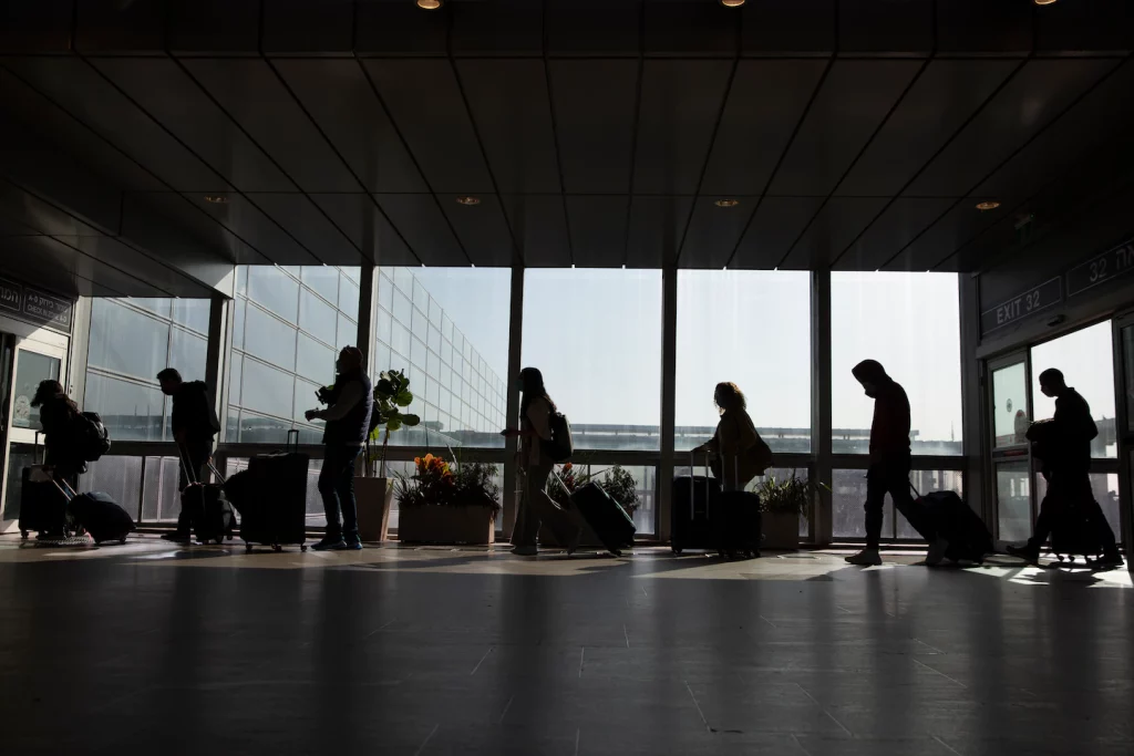 Chaos am israelischen Flughafen Ben Gurion, nachdem Passagiere mit einem Blindgänger überquert wurden