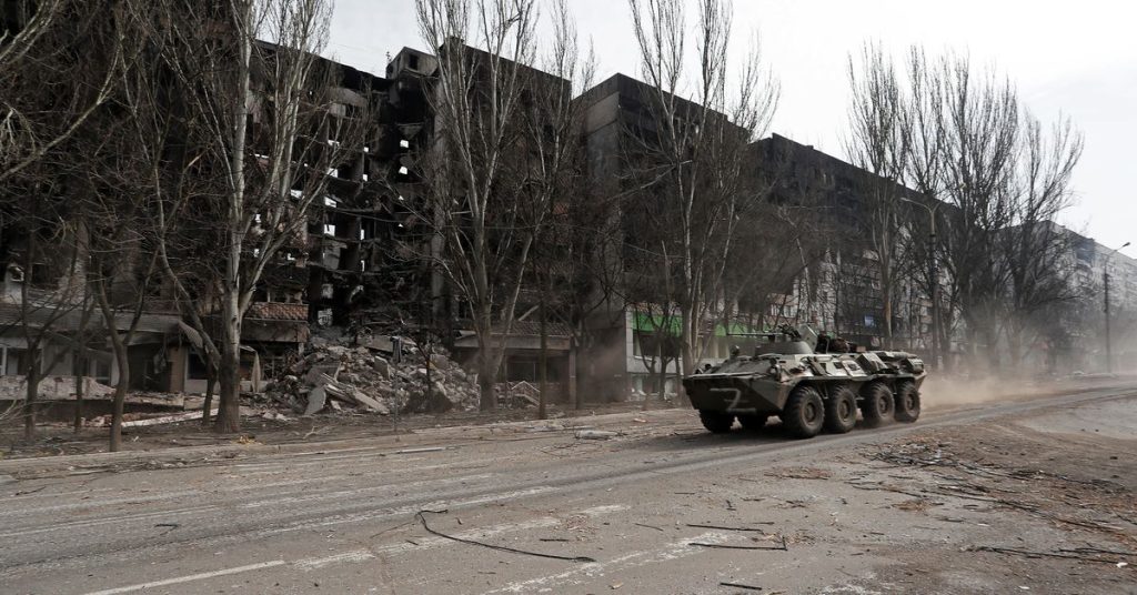 Das Rote Kreuz reist erneut nach Mariupol, während Russland den Fokus auf die Ukraine verlagert
