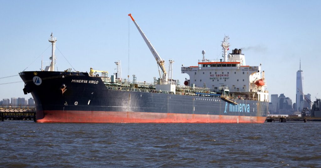 Die Drehung eines riesigen Tankers zeigt den Druck auf dem russischen Ölmarkt