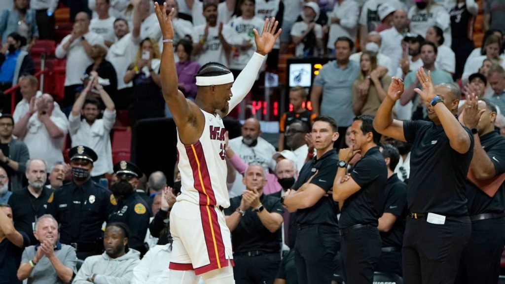 Jimmy Butler von Miami Heat erzielt 45 Punkte beim Sieg in Spiel 2 und sagt, er sei ein „anderer Spieler“ als während des Finales der Basketball-Weltmeisterschaft.