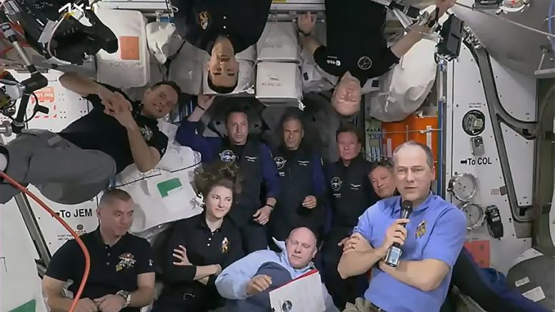 Ax-1-Astronauten betreten die Station