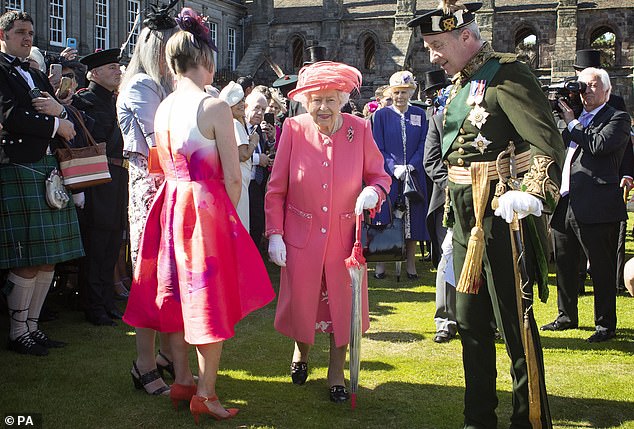 2019 - Die Queen bei einer Zeremonie im Palace of Holyroodhouse in Edinburgh, 3. Juli 2019