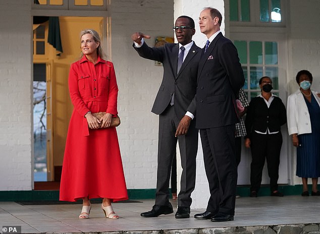 Prinz Edward und Sophie, Gräfin von Wessex, werden Philippe Pierre, Premierminister von St. Lucia, zu Beginn ihrer Reise letzten Monat, am 22. April, in seiner Residenz auf der Karibikinsel treffen.