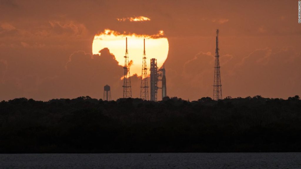 Die riesige Mondrakete Artemis I der NASA wird vor dem Start im Juni einem weiteren Test unterzogen