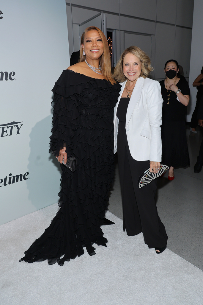 NEW YORK, NY – 5. Mai: Queen Latifah und Katie Couric nehmen an Varietys 2022 Power Of Women: New York Event teil, das von Lifetime im The Glasshouse am 5. Mai 2022 in New York City präsentiert wird.  (Foto von Mike Coppola/Getty Images für Variety)