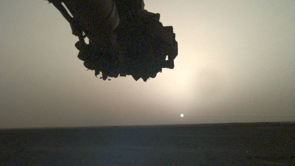 Die Insight-Sonde der NASA hat dieses Bild des Sonnenaufgangs auf dem Mars am 10. April 2022 aufgenommen.
