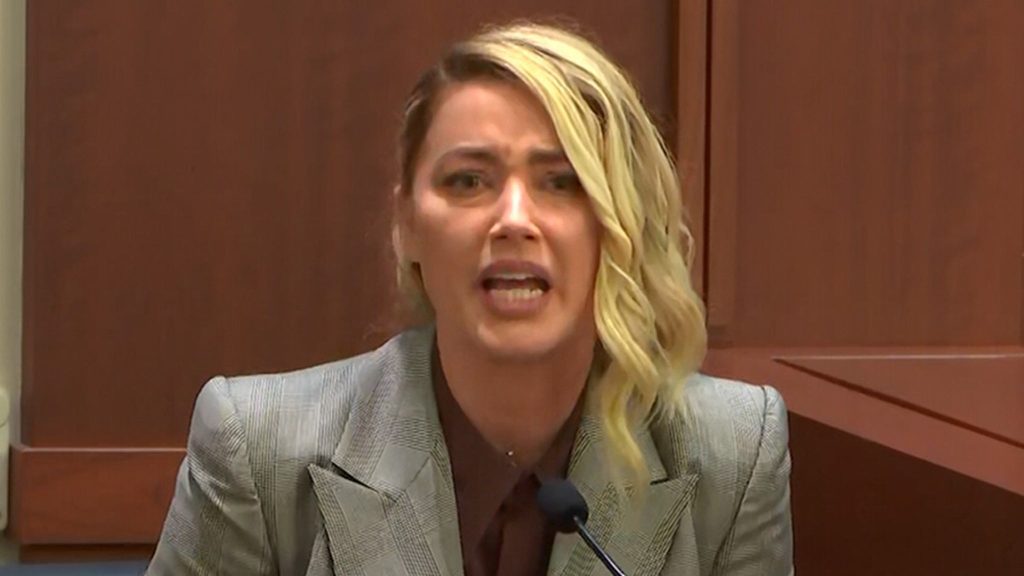 Amber Heard weint auf der Hut und sagt, sie habe während des Prozesses gegen Depp Morddrohungen erhalten