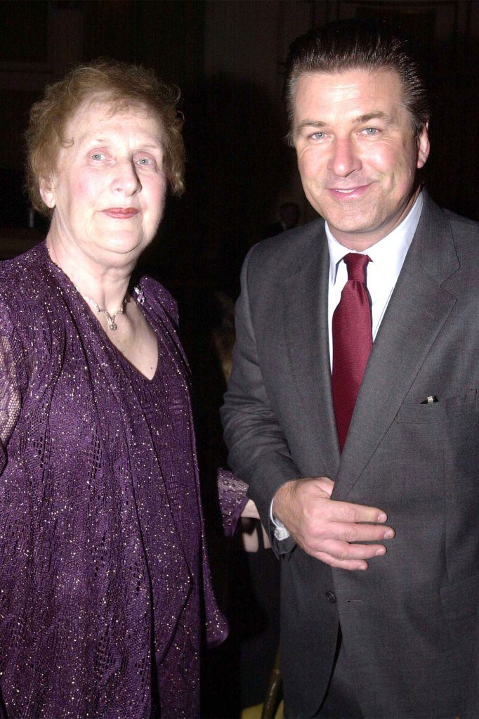 Carol Baldwin, die in seinen Teenagerjahren neben ihrem Sohn Alec Baldwin stand, starb in ihrer Heimatstadt Syracuse, New York.
