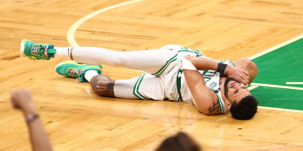 Jason Tatum von Celtics erklärt seine Schulterverletzung in Spiel drei