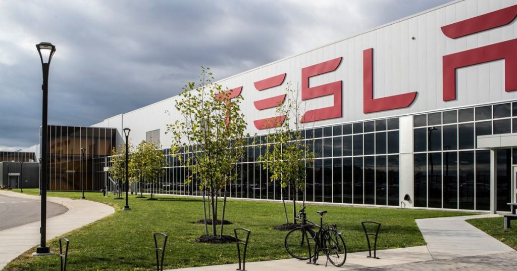 Tesla hat zugestimmt, eine Fabrik für Batterien und Elektrofahrzeuge in Indonesien zu bauen, sagte ein Beamter
