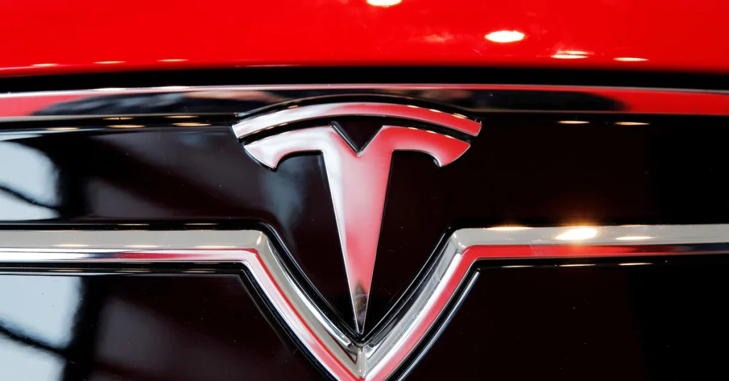 US-Behörde leitet Ermittlungen zu tödlichem Tesla-Autounfall ein, bei dem drei Menschen ums Leben kamen
