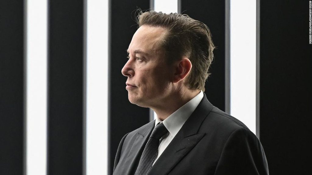 Elon Musk sagt den Tesla-Mitarbeitern: Geht zurück ins Büro, sonst