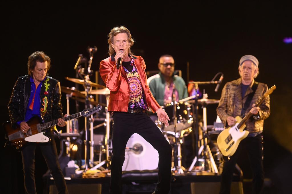 Die Rolling Stones veröffentlichen einen Klassiker live, um eine neue Tour zu starten