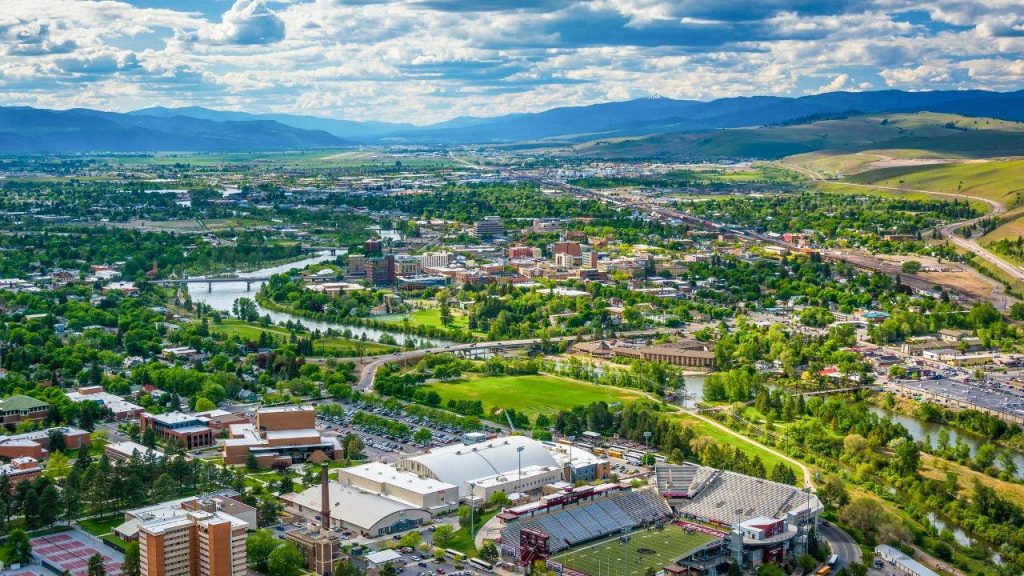 Wirtschafts- und Regierungsführer heben hervor, warum Menschen in wachstumsfreundliche Staaten wie Montana ziehen