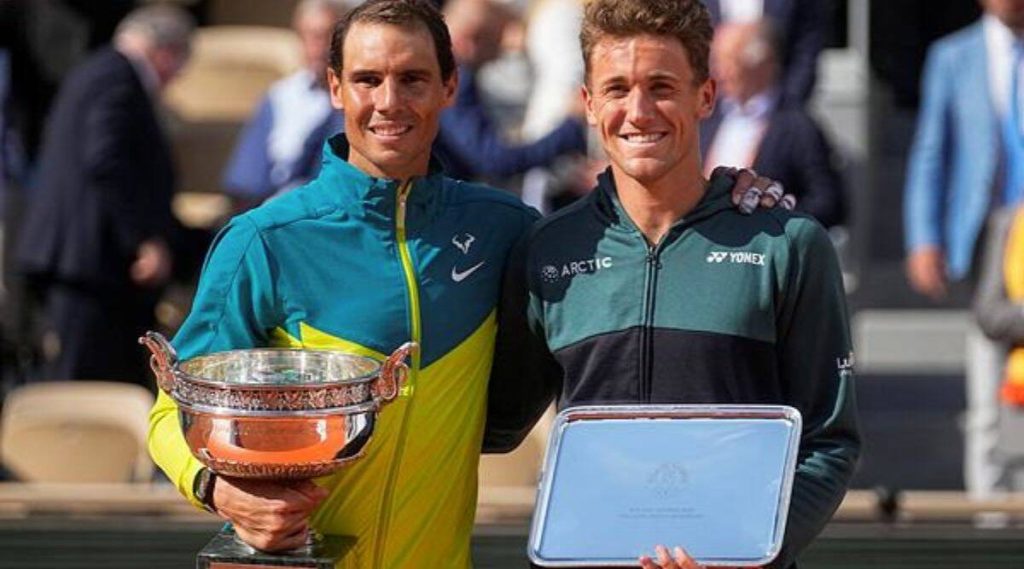 French Open 2022: Rafael Nadal zielt mit einer Vorhandflanke auf Casper Ruuds Rückhand, um das Finale zu dominieren