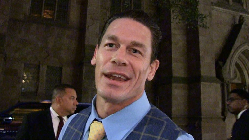 John Cena erfüllt die Fantasie eines behinderten Teenagers, nachdem er aus der Ukraine geflohen ist, um sich zu treffen