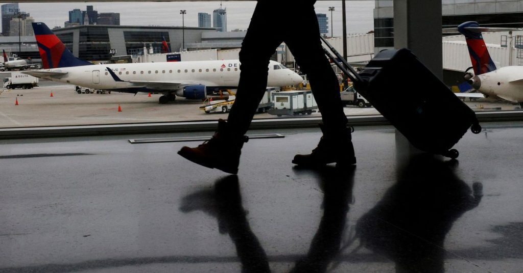 Fluggesellschaften haben aufgrund der Arbeitskrise und des schlechten Wetters mehr als 700 Flüge in den Vereinigten Staaten gestrichen