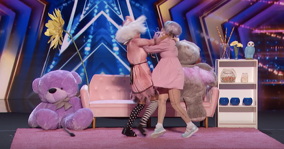 Duo Rag Dolls explodiert über die kreativen Unterschiede bei America's Got Talent.  (Foto: NBC)