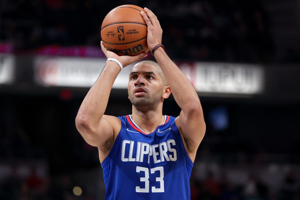 Quellen haben Yahoo Sports mitgeteilt, dass Nicholas Batum die Option seines Spielers, einer Free Agency beizutreten, ablehnen wird.  (Dylan Boyle/Getty Images)