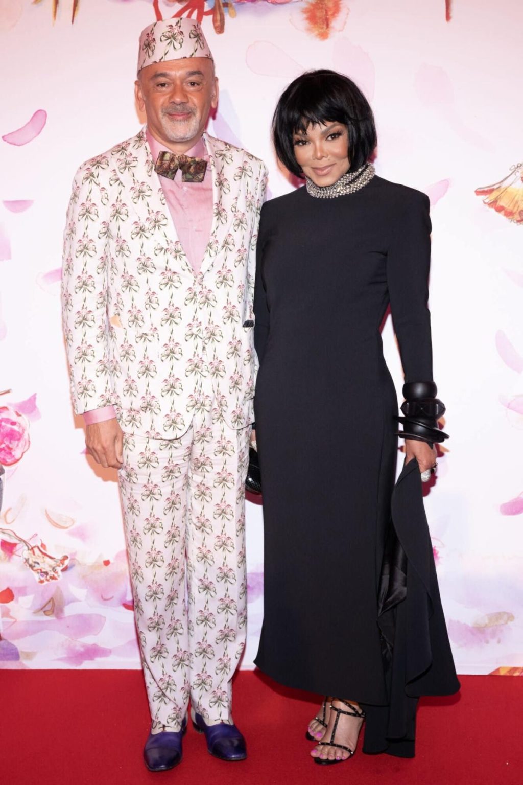 Janet Jackson sieht elegant in Schwarz aus und posiert mit Christian Louboutin beim Rosenball in Monaco