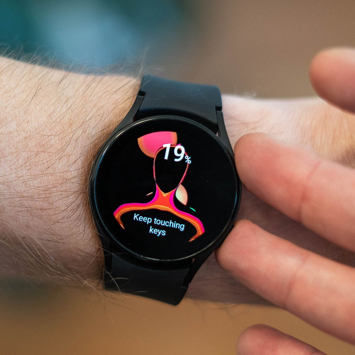 Die Galaxy Watch 4 verfügt über einen Sensor zur Messung des Körperfettanteils