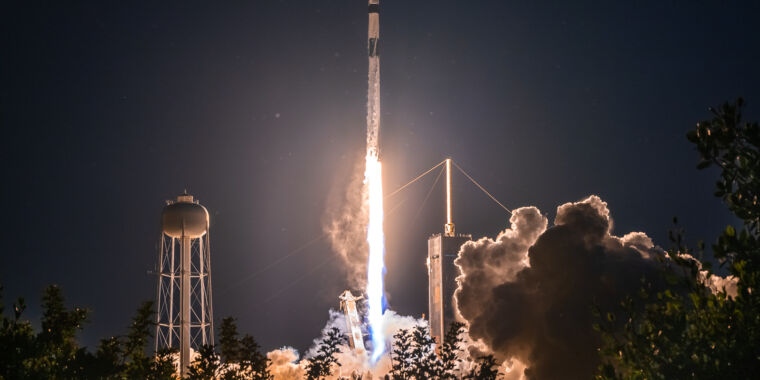 SpaceX startet jetzt 10 Raketen für jede Rakete seines Hauptkonkurrenten