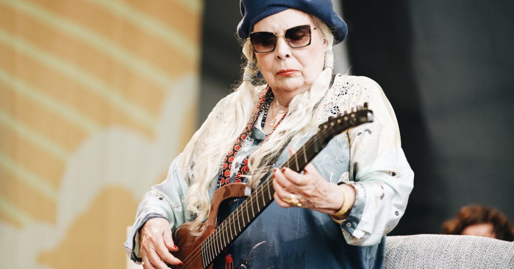 Joni Mitchell tritt beim Newport Folk Festival auf