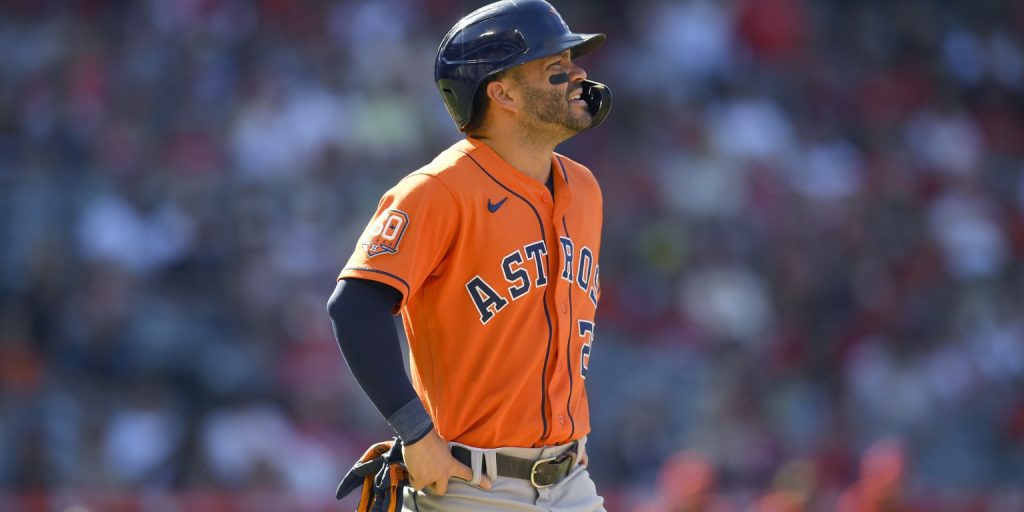 Jose Altove wird aus dem Spiel gegen die Angels geworfen, nachdem er auf dem Feld getroffen wurde