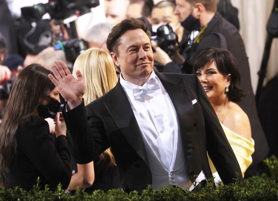 Elon Musk kommt zur Ausstellung In America: An Anthology of Fashion mit dem Titel Met Gala im Metropolitan Museum of Art in New York City, New York, USA, 2. Mai 2022. REUTERS/Brendan Mcdermid