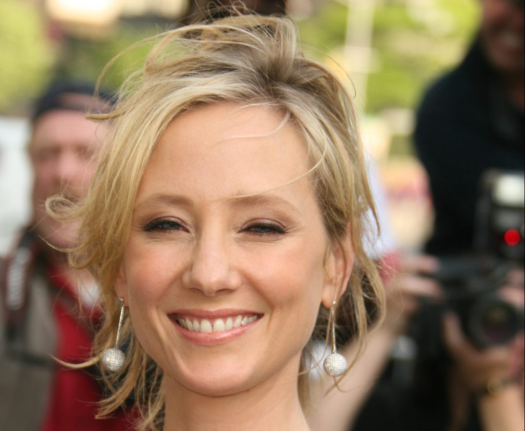 Anne Heche Crash House Owner teilt Trauer und dankt für die Unterstützung – Deadline