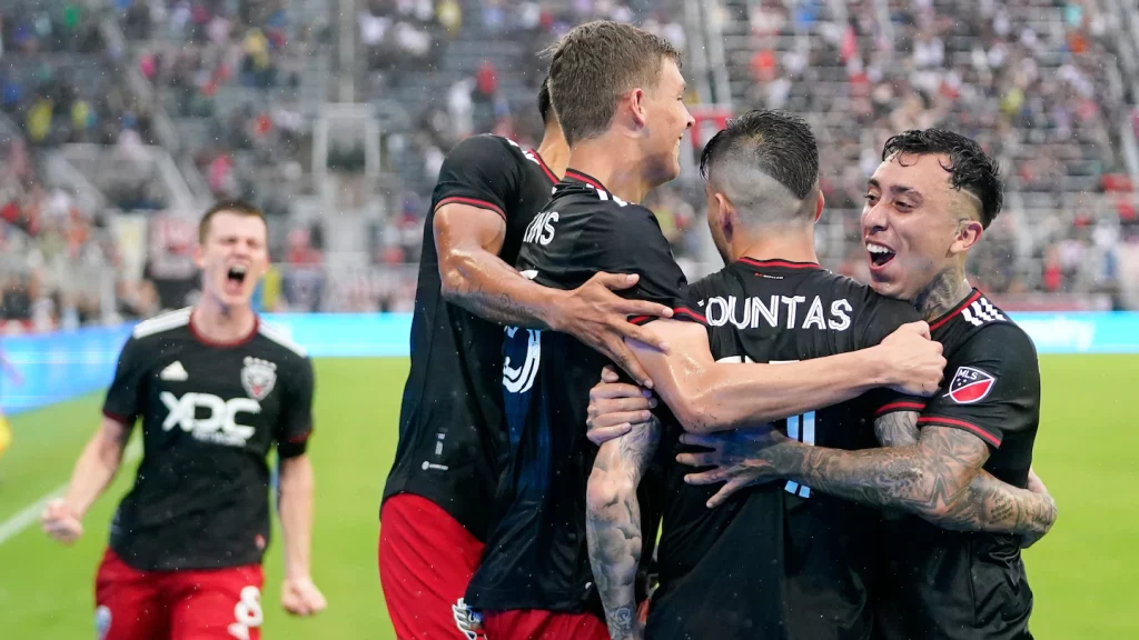 Beim Debüt von Wayne Rooney klettert DC United zu einem atemberaubenden Sieg