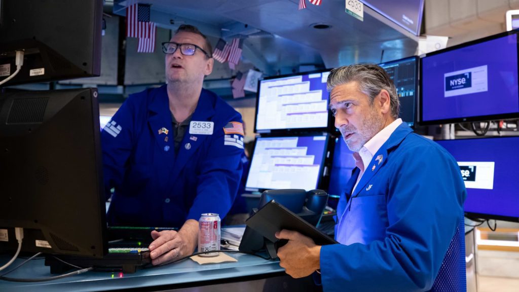 Der Dow fällt zu Beginn der Woche um 400 Punkte, da die Rallye an der Wall Street nachlässt