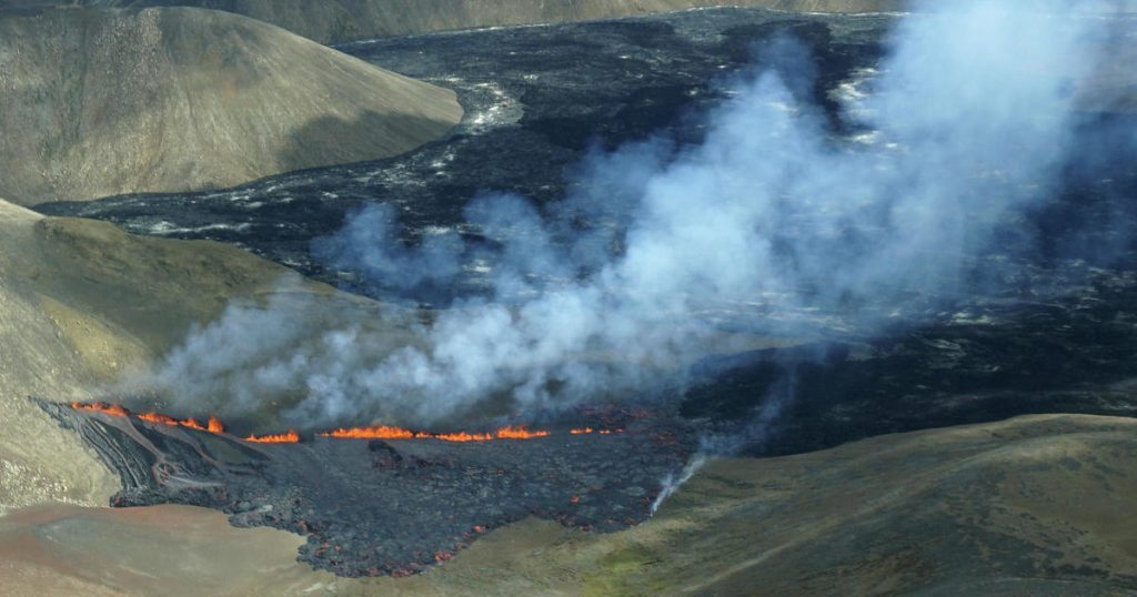 Ein Vulkan in der Nähe von Islands Hauptflughafen ist nach einer Reihe von Erdbeben erneut ausgebrochen