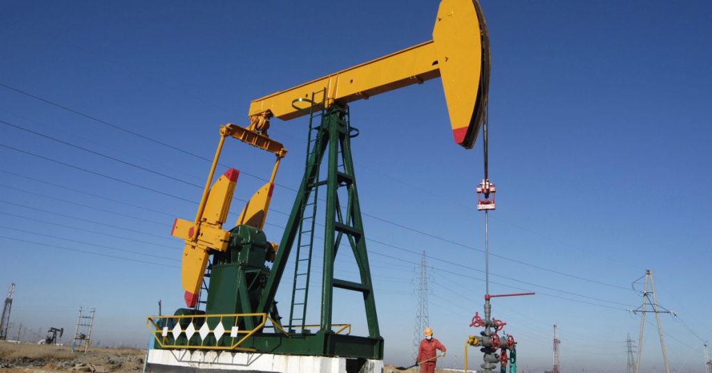 Öl steigt dank starker Wirtschaftsdaten um etwa 2 %, aber der Handel ist volatil