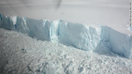 Satellitenbilder zeigen, dass die größte Eisdecke der Welt schneller auseinanderbricht als bisher angenommen