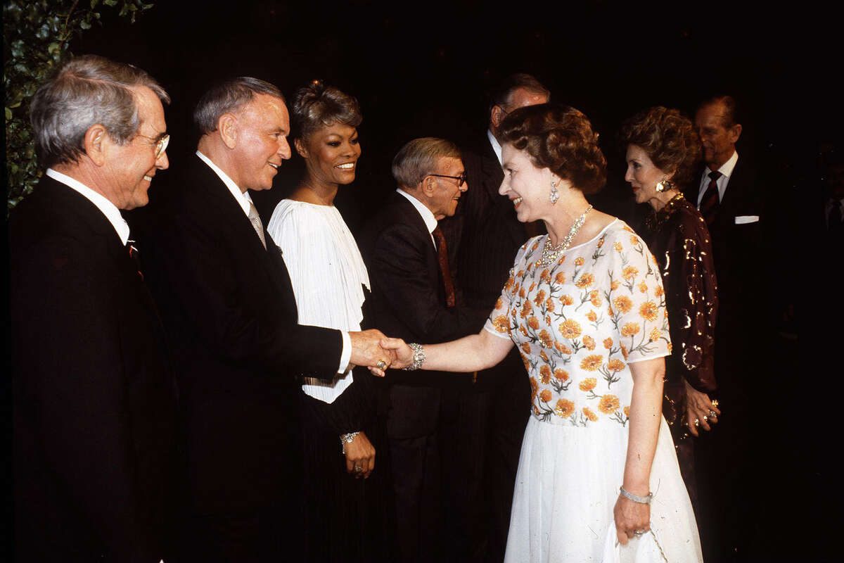 Queen traf Frank Sinatra in Hollywood vor ihrer Reise in die Bay Area. 