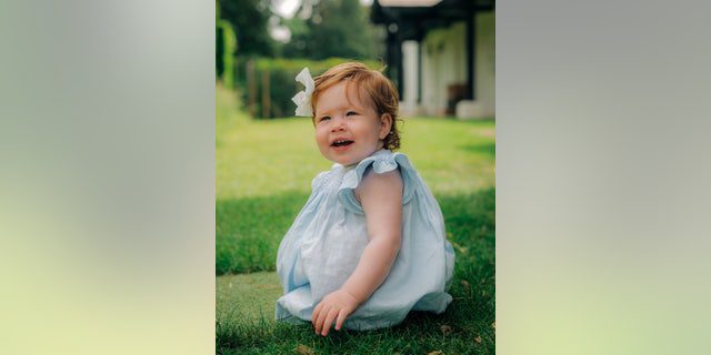 Prinz Harry und Meghan Markle teilen das erste Foto ihrer Tochter Lillipet, die am 4. Juni 2021 geboren wurde. 